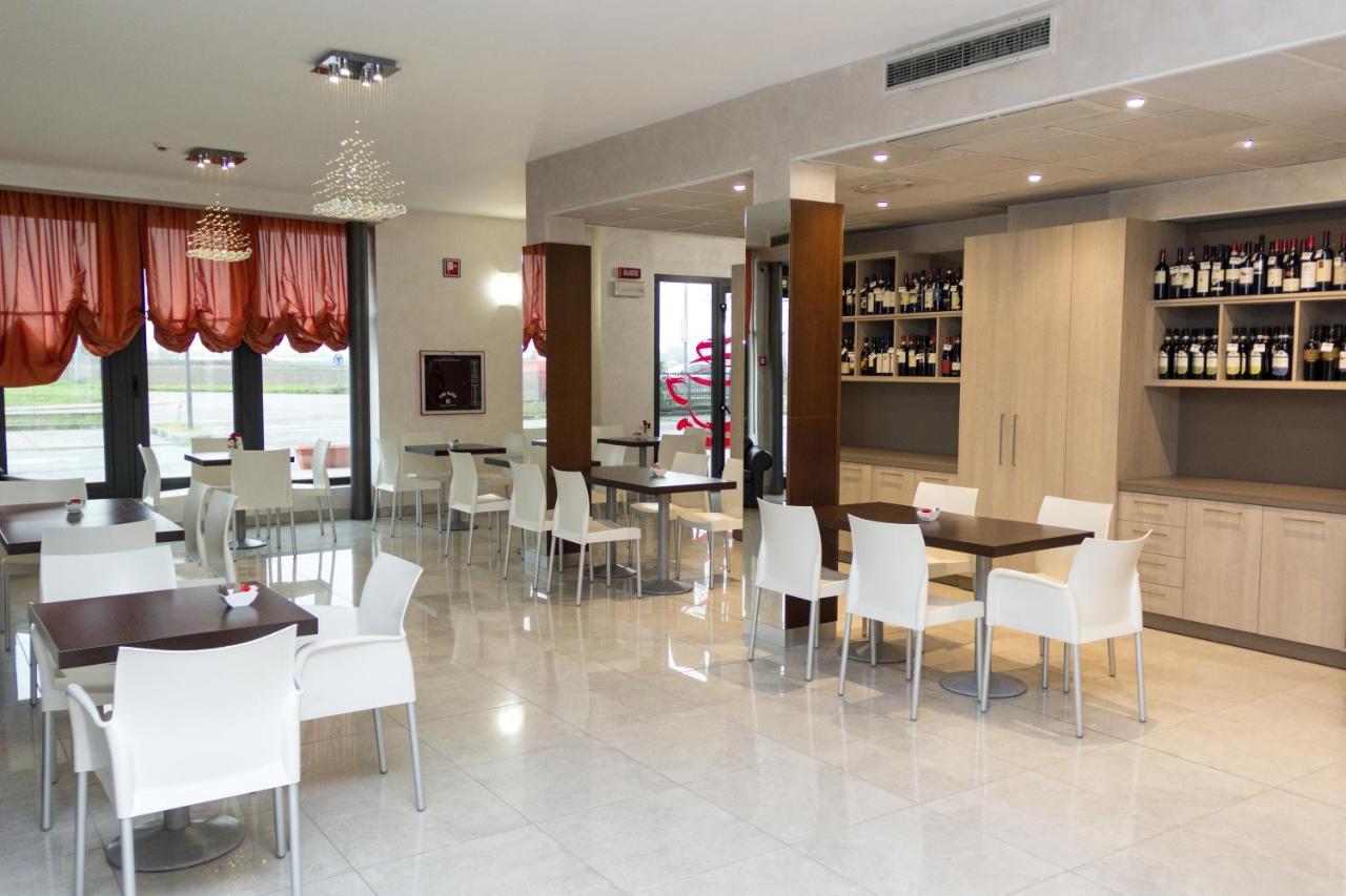 Hotel Don Camillo Brescello Exterior photo